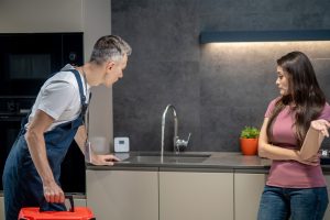DIY-vs.-Professional-Installation-What's-Best-for-Quartz-Countertops