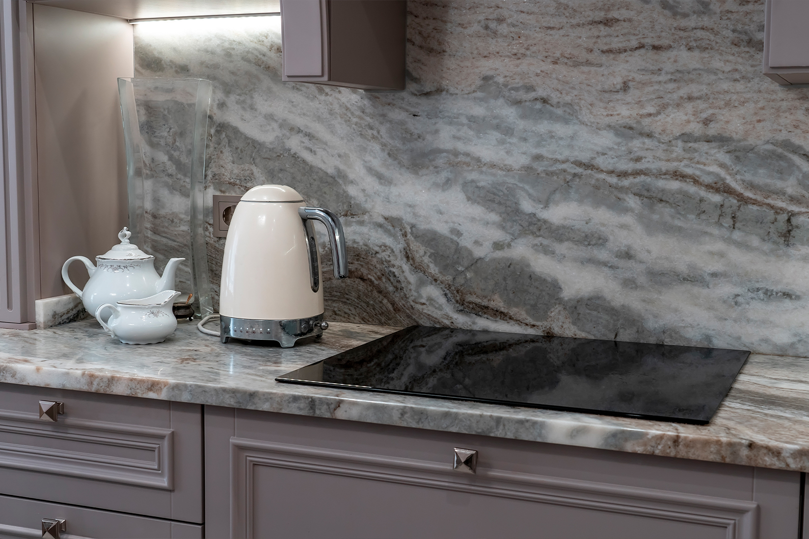 Why-Quartz-Trumps-Granite-for-Stylish-and-Durable-Kitchen-Countertops